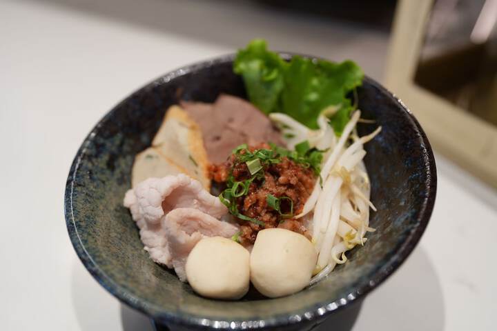 Dining 76 of 100