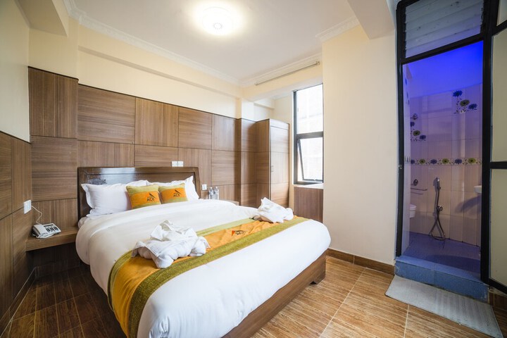 Room 5 of 15