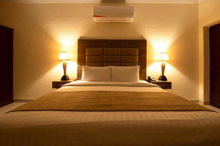 Room 16 of 35