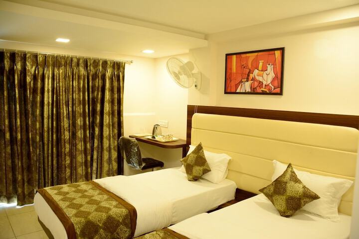 Room 11 of 24