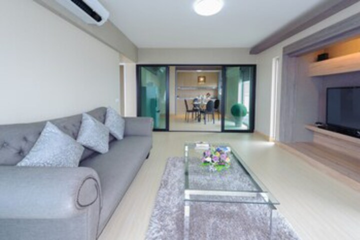 Room 7 of 19