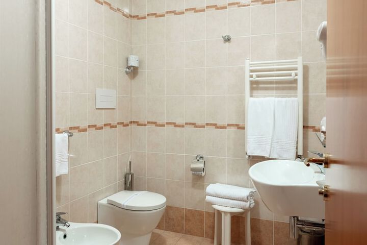 Room 32 of 121