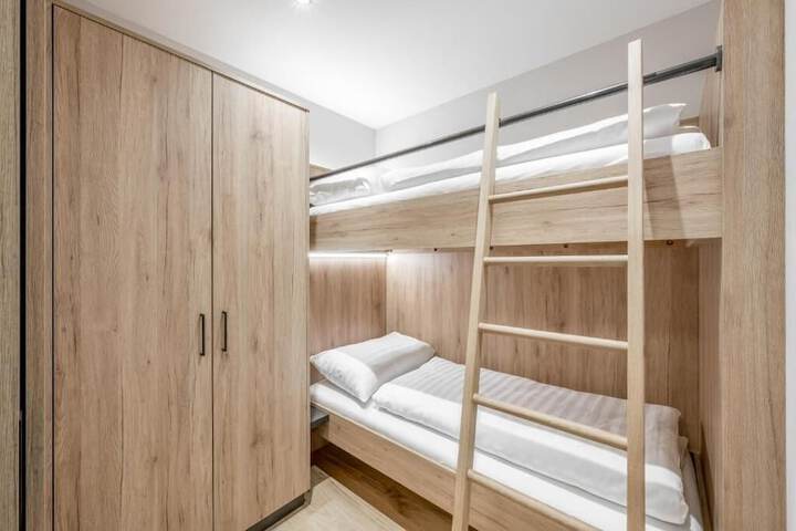 Room 3 of 29