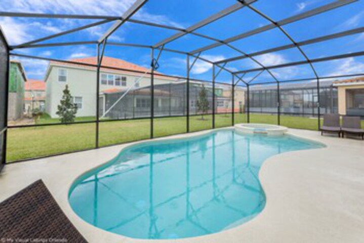 Pool 33 of 66