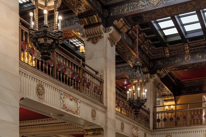Lobby lounge