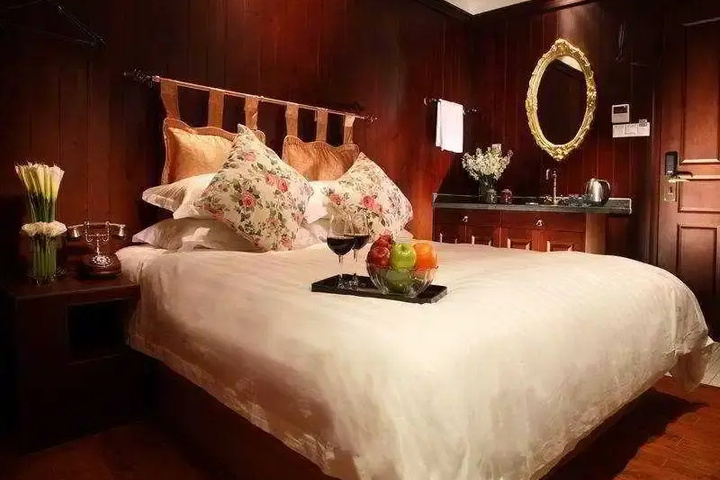 Room 2 of 3