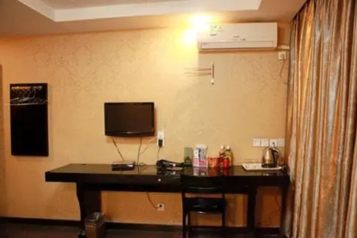Room 6 of 9