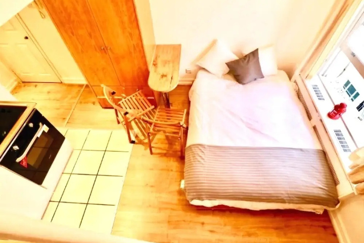Room 5 of 13