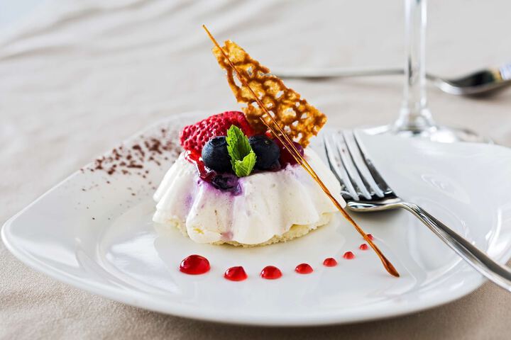 Dining 90 of 128