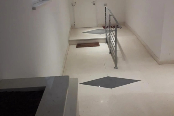 Room 8 of 17