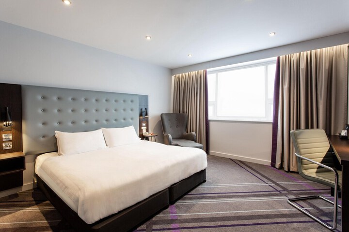 Room 8 of 37