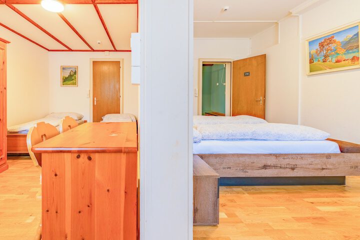 Room 9 of 37