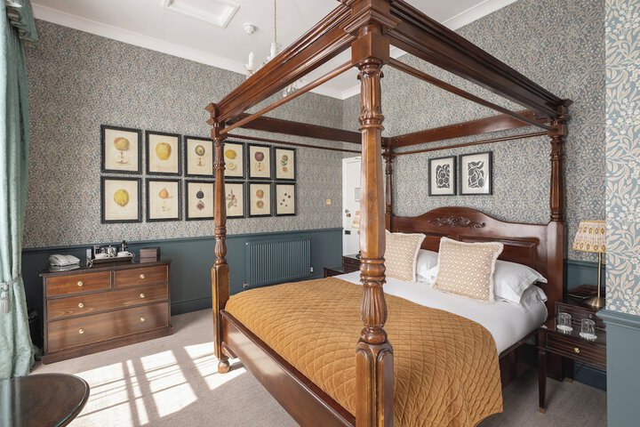 Room 60 of 98