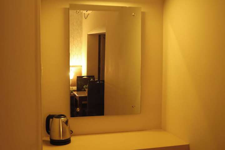 Room 32 of 65