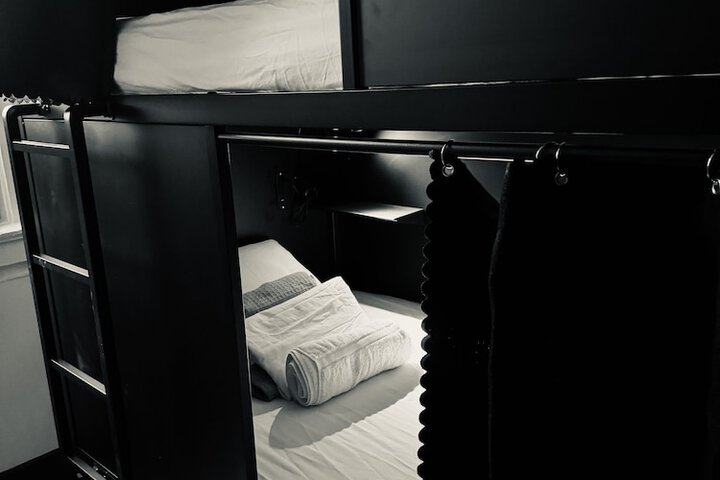 Room 10 of 19