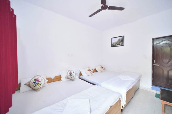 Room 4 of 10