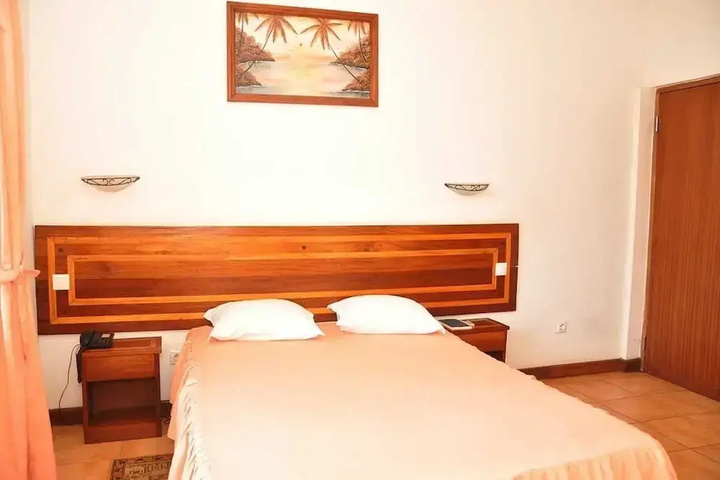 Room 4 of 18