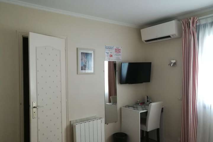 Room 22 of 40