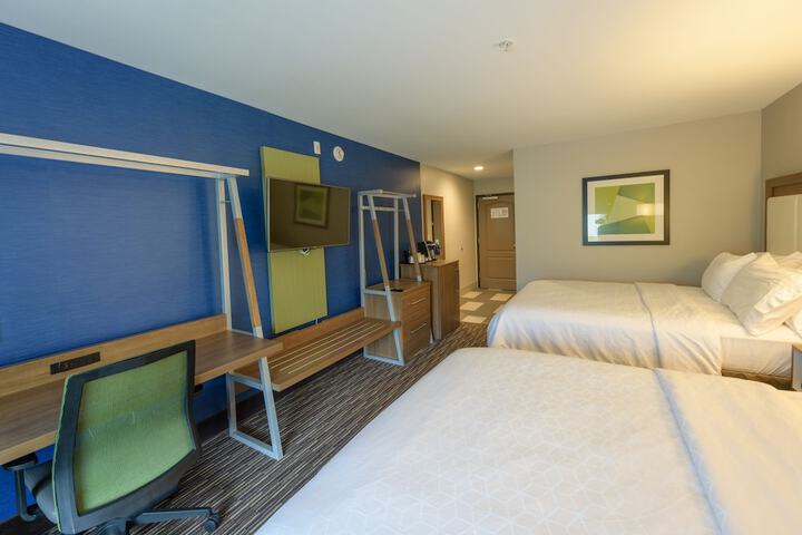 2 Queen Beds (5 of 11)