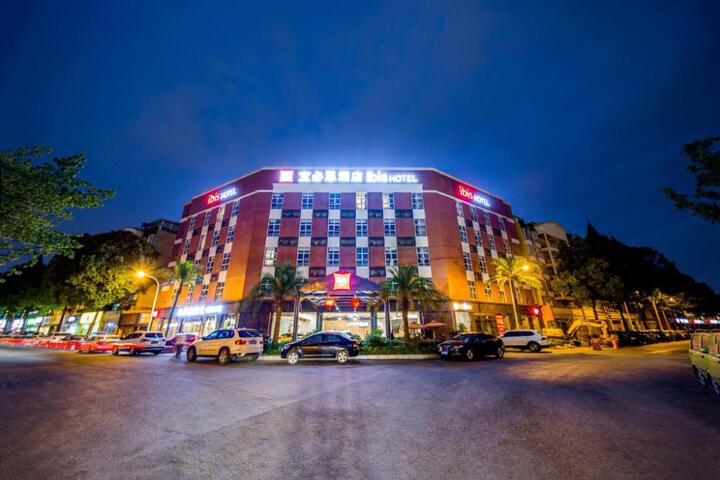 ibis Chengdu Meizhou Center Hotel