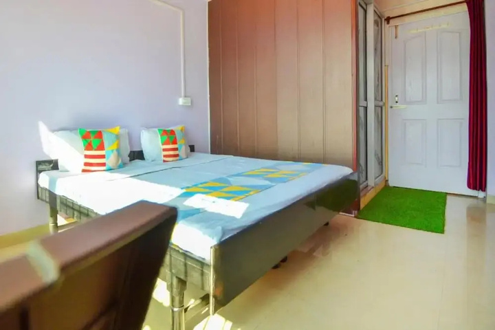Room 6 of 13