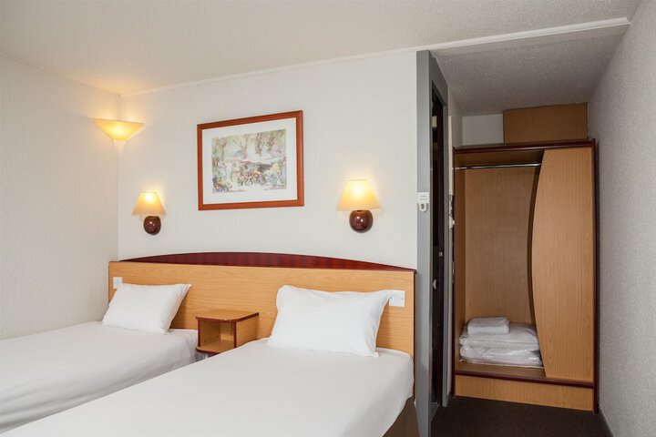 Room 7 of 42
