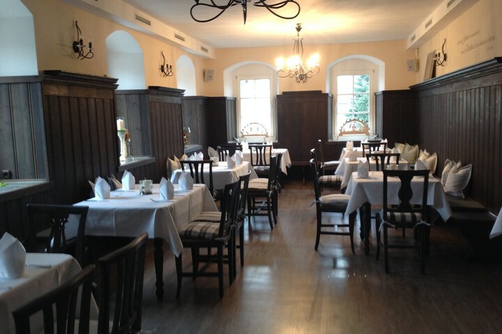 Dining 12 of 22