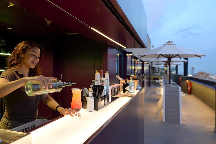Lounge 99 of 140