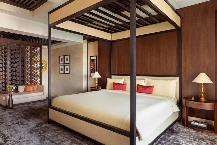 Room 53 of 169