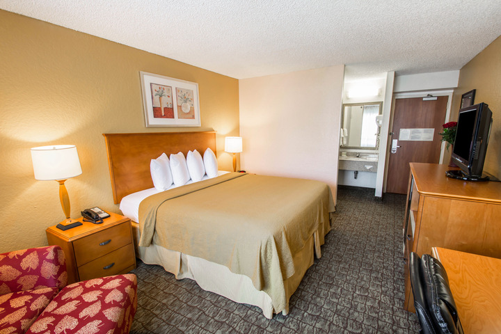 Standard | King Bed (5 of 16)