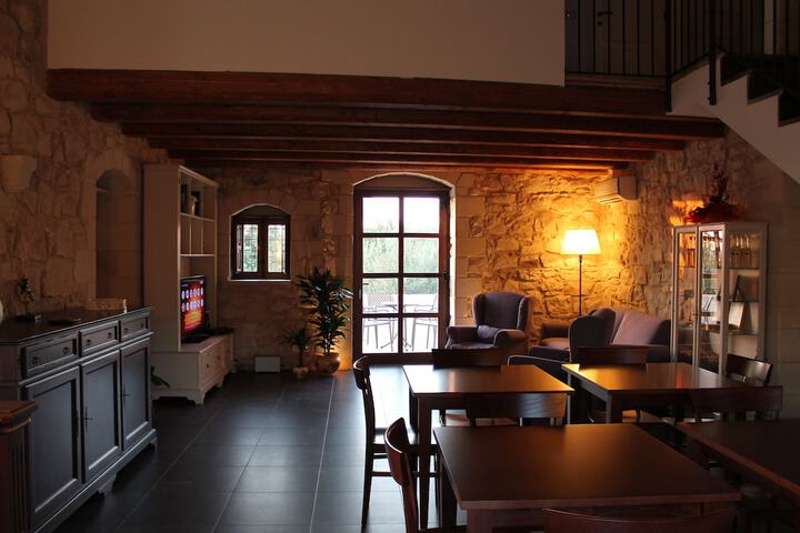 Entrance & Lobby