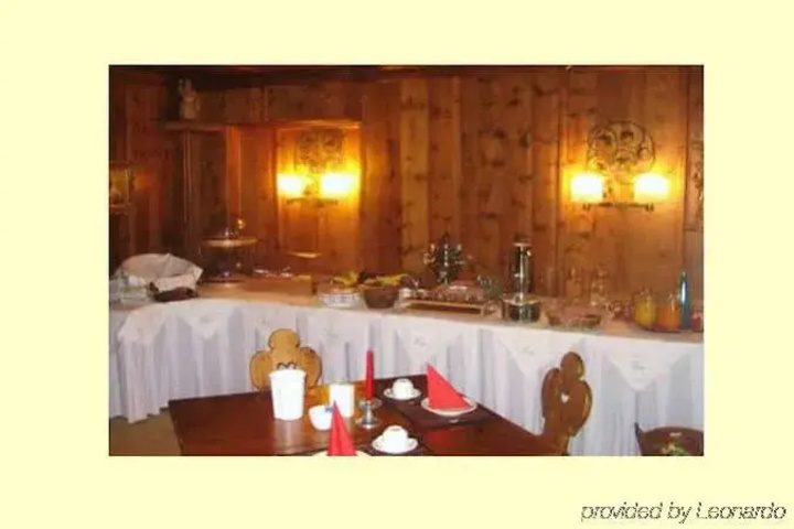 Dining 8 of 8
