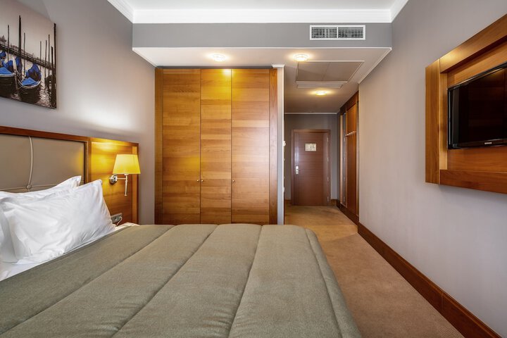 Room 11 of 88