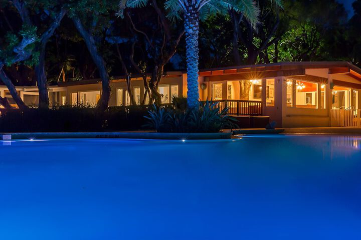 Pool 40 of 57