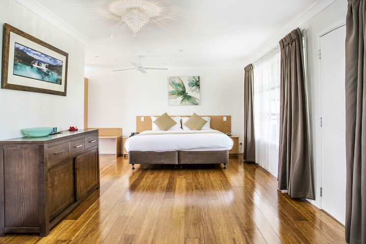 Room 4 of 81