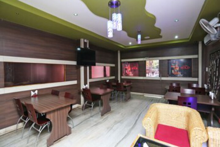 Lounge 14 of 31