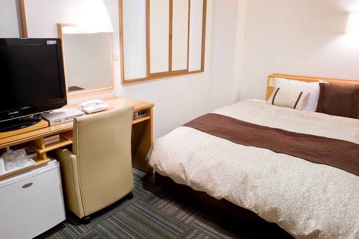 Room 6 of 33