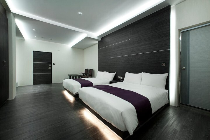 Room 10 of 35