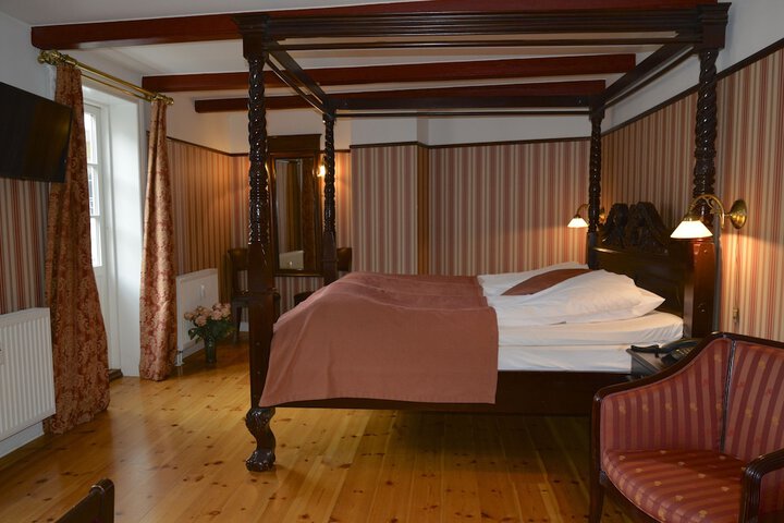 Room 16 of 214