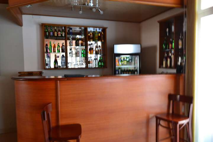 Lounge 11 of 13