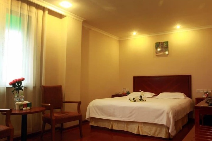 Room 5 of 20