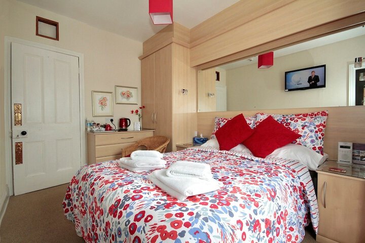 Room 4 of 4