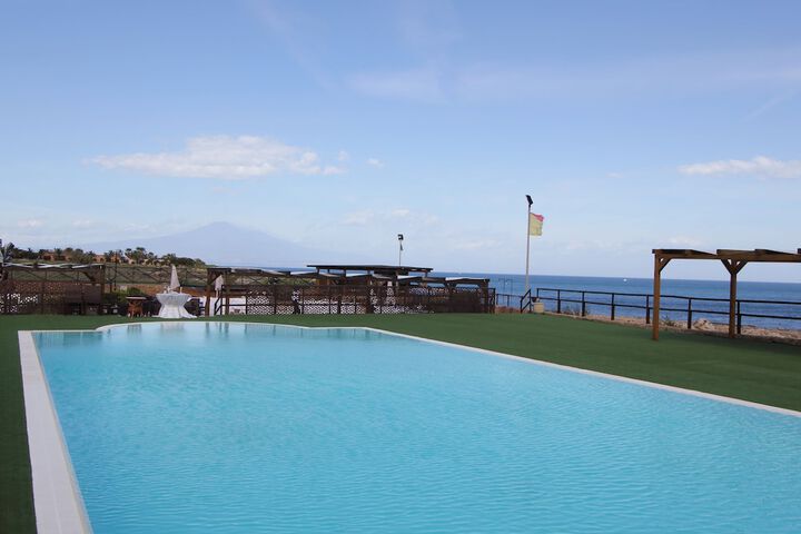Hotel with Pool