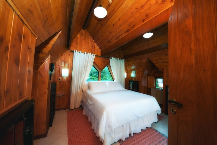Room 30 of 74