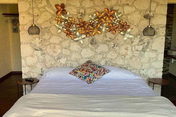 Room 106 of 244