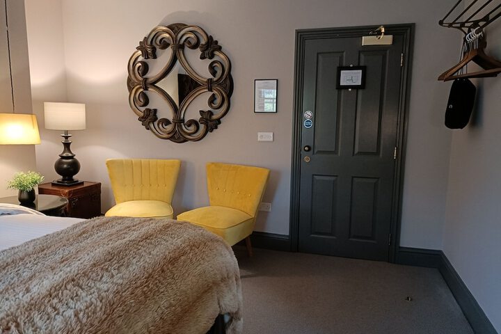 Room 5 of 38