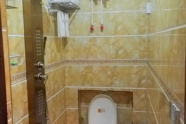 Room 14 of 30