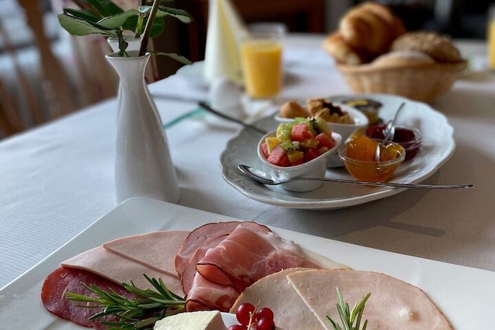 Breakfast/Coffee Service 28 of 35