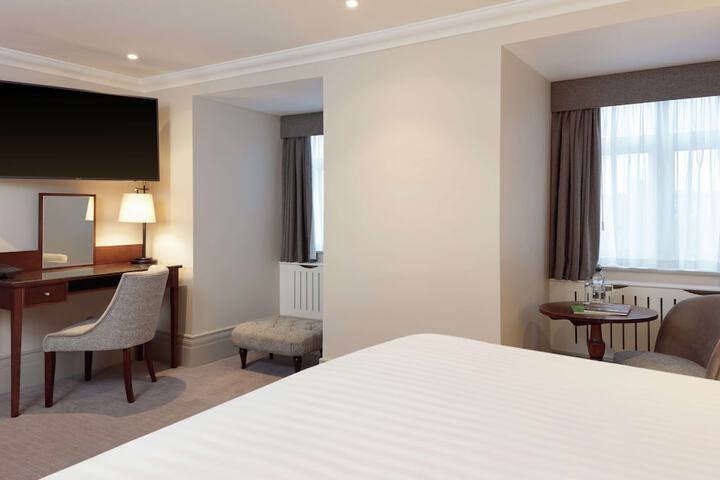 Room 27 of 131