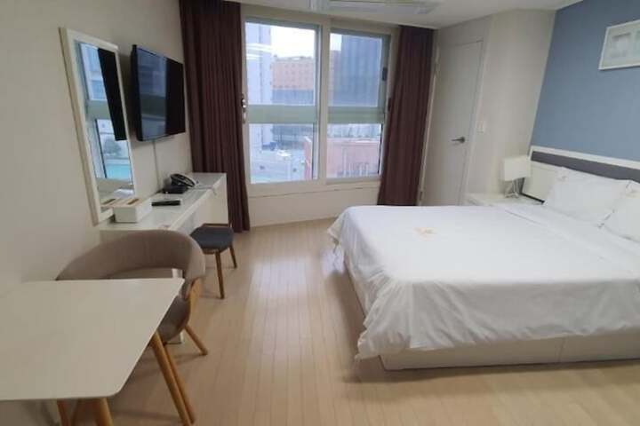 Room 13 of 35